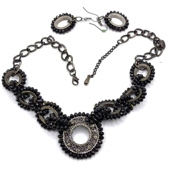 Black Filigree Rhinestone Hematite Pendant Silver Tone Necklace Earring Set - Picture 5 of 6
